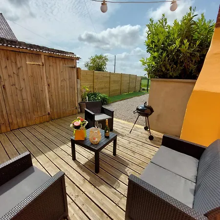 6 Personnes Aux Volets Verts