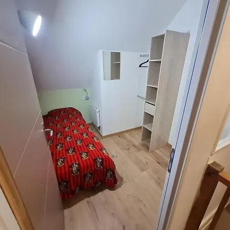 6 Personnes Aux Volets Verts Holiday home Cappelle-Brouck