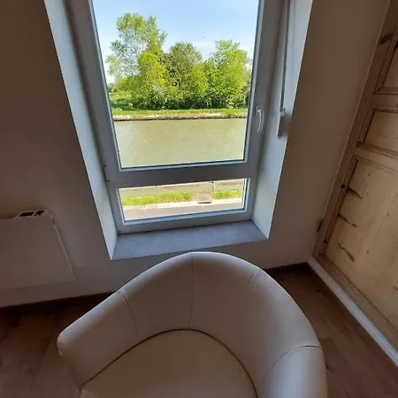 6 Personnes Aux Volets Verts Holiday home *