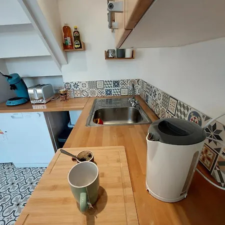 6 Personnes Aux Volets Verts *