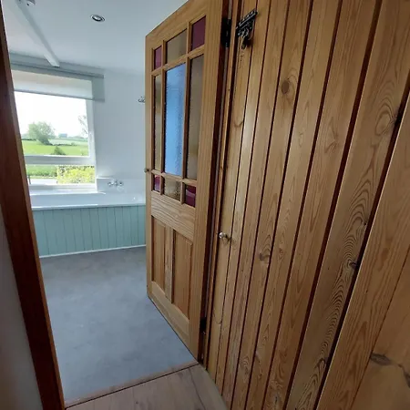 6 Personnes Aux Volets Verts Holiday home Cappelle-Brouck